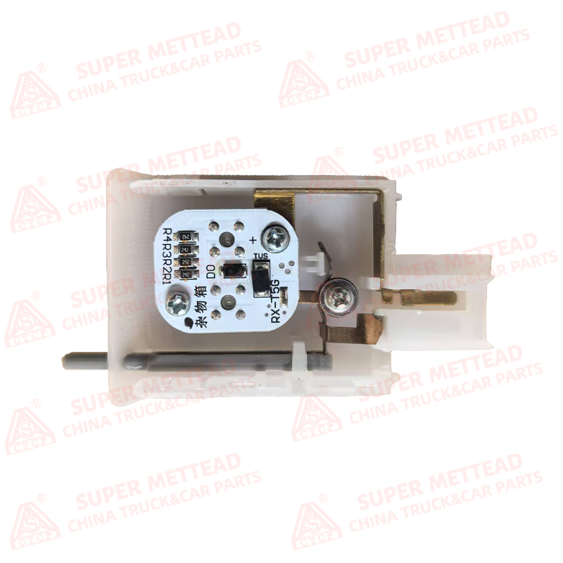 Storgage Box Lamp 811W25203-6002 (1) Storgage Box Lamp 811W25203-6002 Sinotruk Sitrak - Image 1