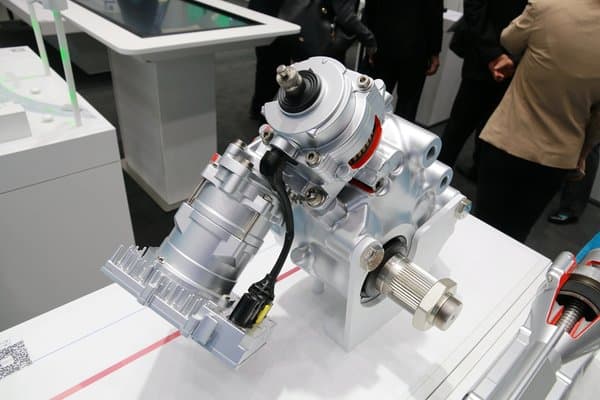 Heavy duty truck electro-hydraulic steering gear