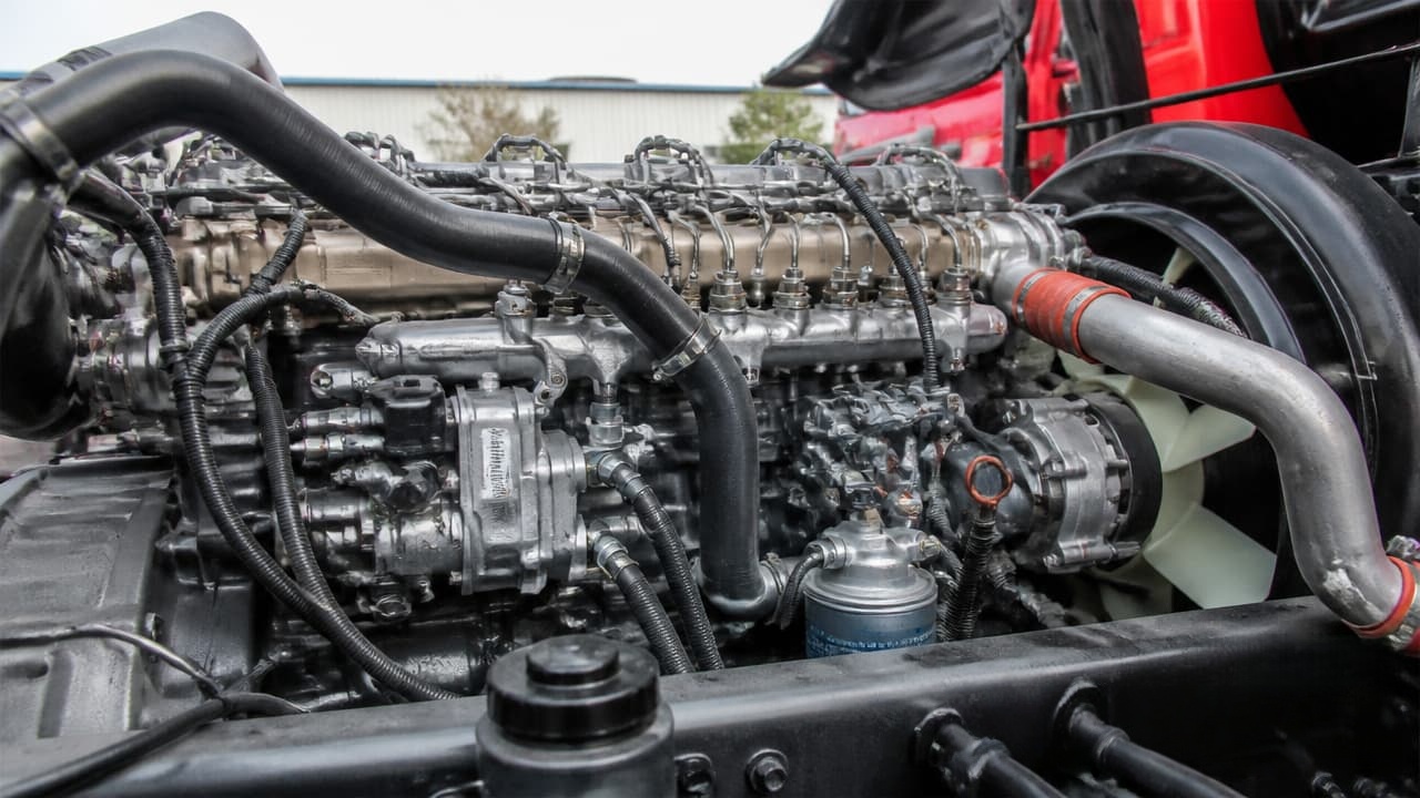 Engine parts for trucks¹