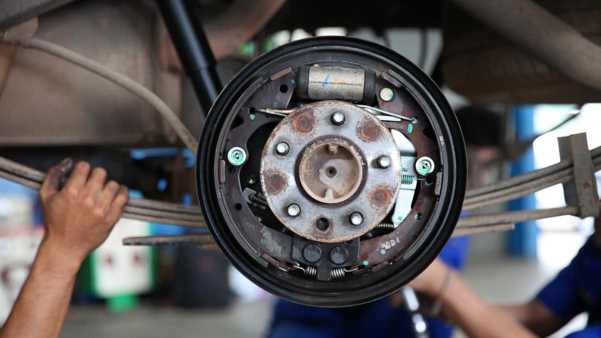 Squealing-or-Grinding-Noise-During-Braking-brake-shoe2