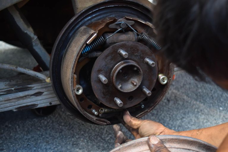 Step-2- Remove-the-Wheel-brake-drum